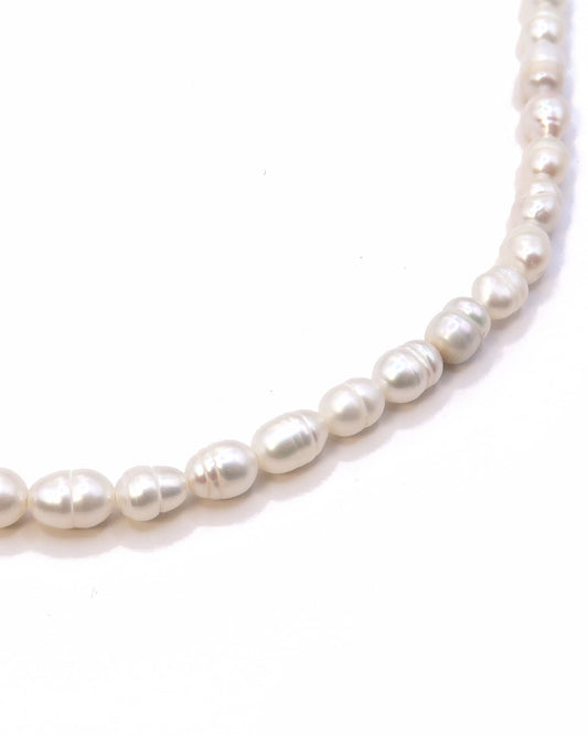 SCARLETT - Reisförmige Süßwasserperlen Halskette