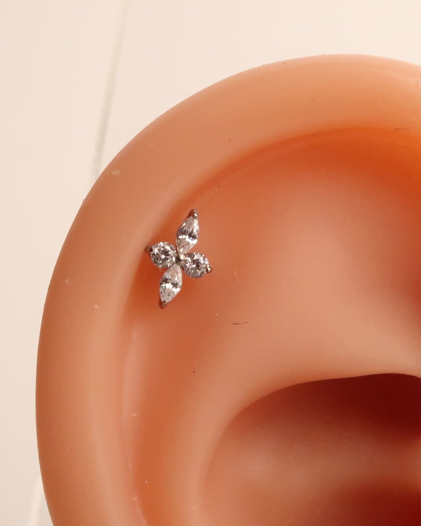 AZIA - Vierpunkt-Stern Titan Helix Piercing