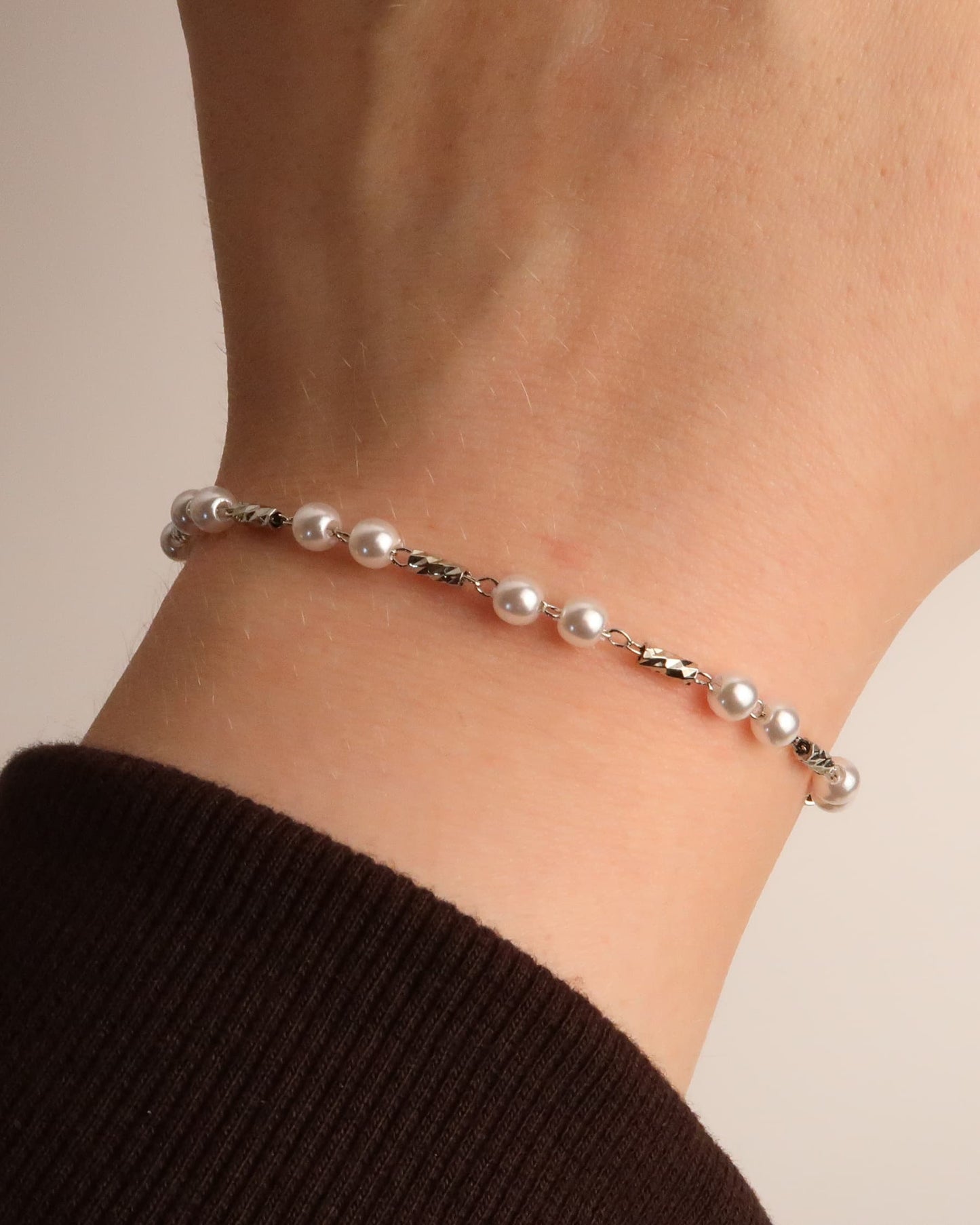 MAYA - 18K Vergoldetes Armband mit Weißen Perlen