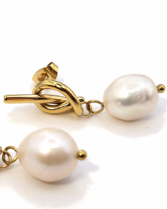 ARLET - Goldene Knoten Ohrringe mit Süßwasserperlen