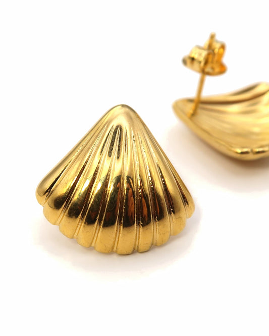 MARTINE - Goldene Edelstahl Muschel Ohrringe