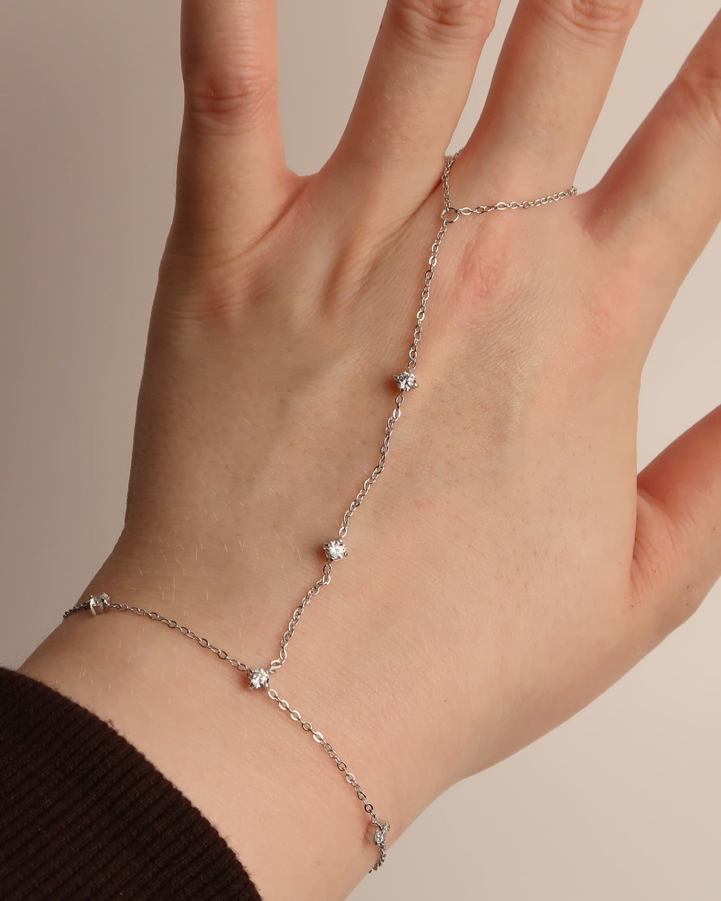 MATHEA - Edelstahl Handkette mit Zirkonen