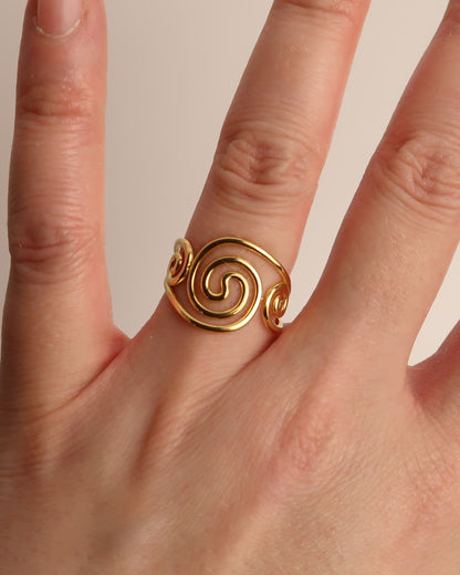 KIRSHA - Goldener Edelstahl Spiral Ring