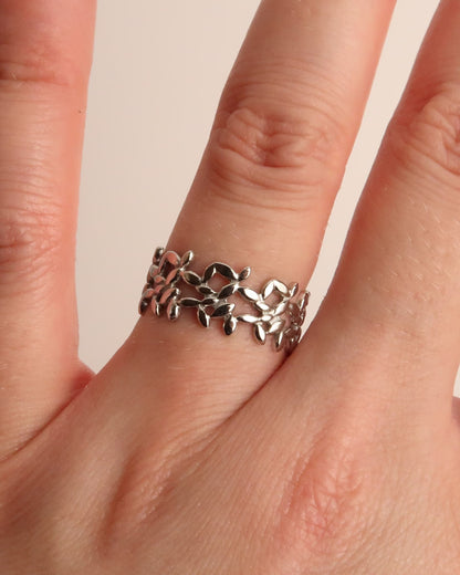 LIV - Blatt Ring mit Cut-Out Details