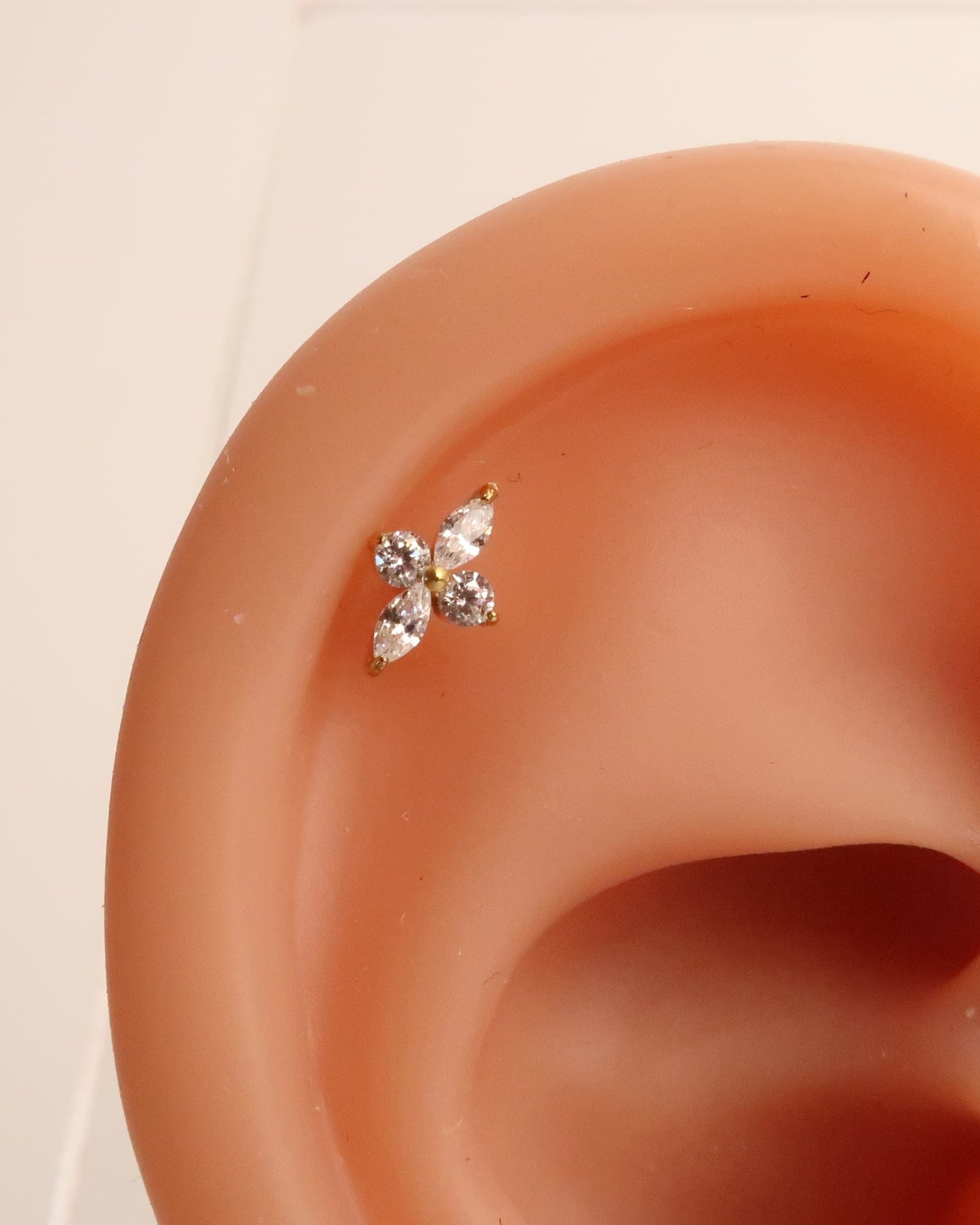 AZIA - Vierpunkt-Stern Titan Helix Piercing