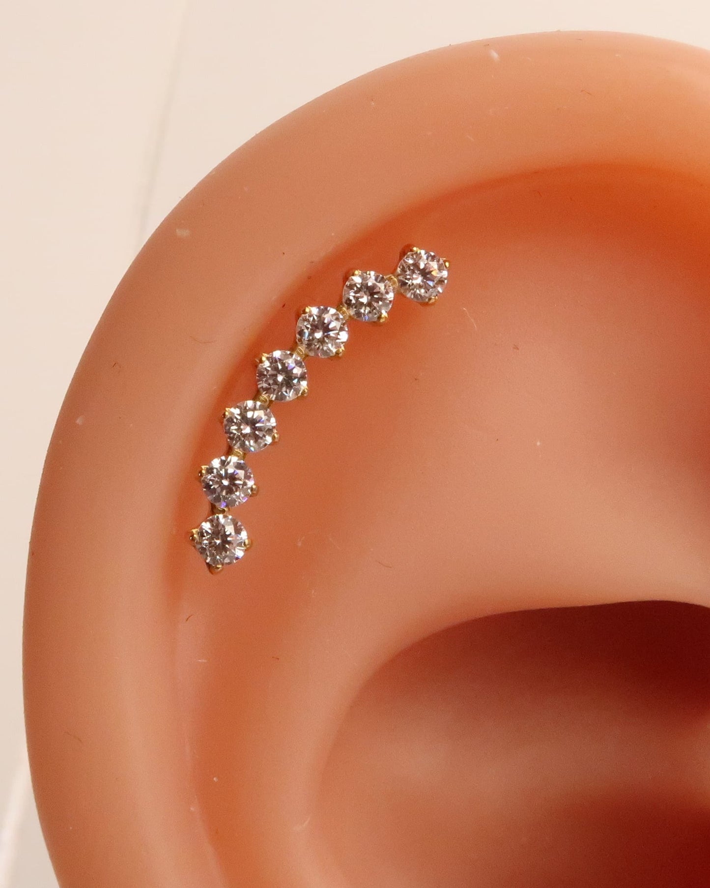 NIKA - Halbmond Titan Helix Piercing mit Zirkonen