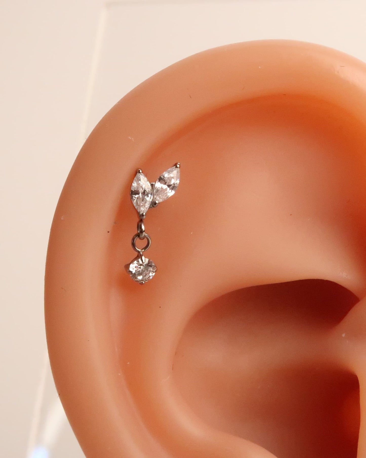 ALORA - Titan Baumel Blatt Helix Piercing