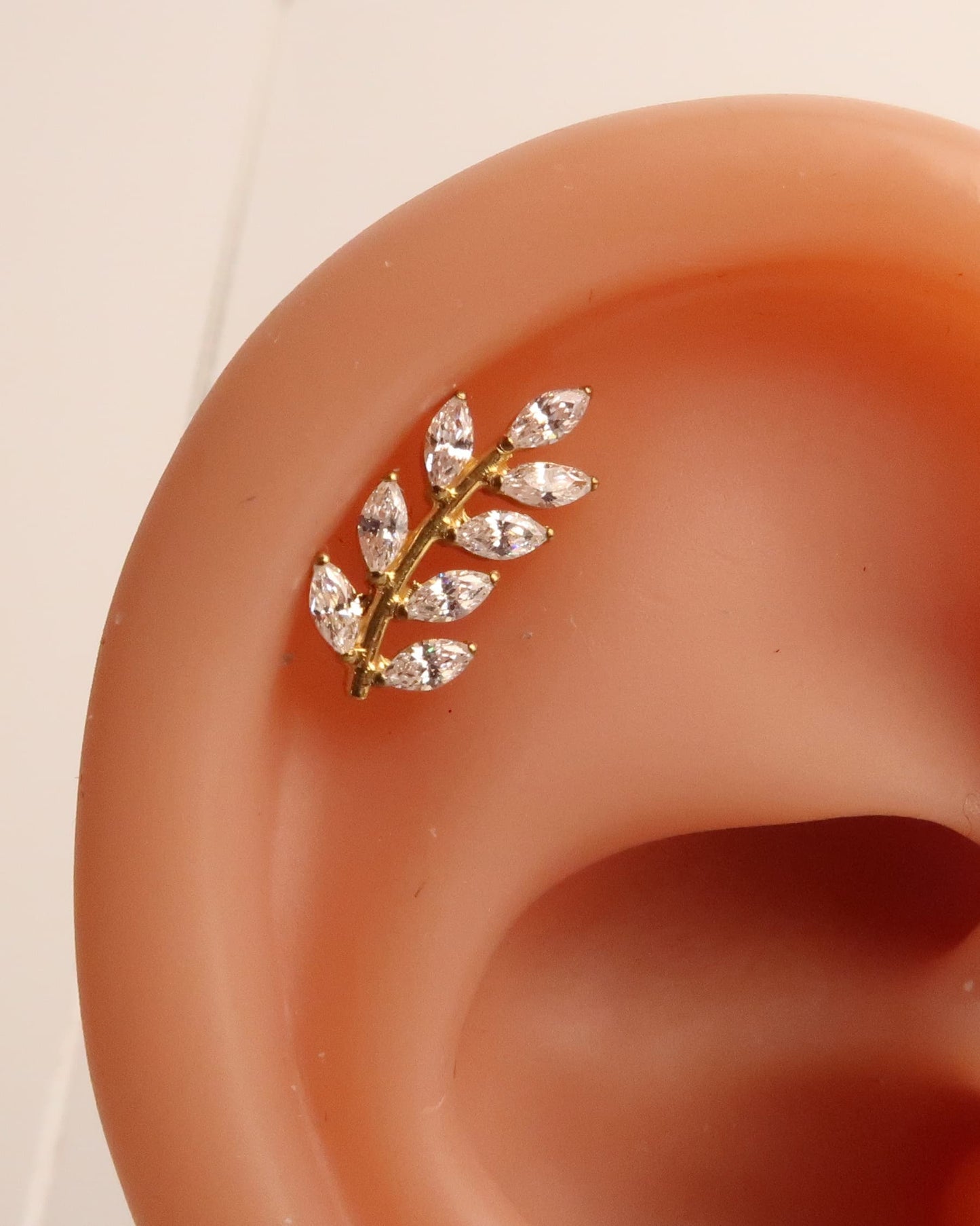 VELA - Titan Helix Blatt Piercing mit Innengewinde