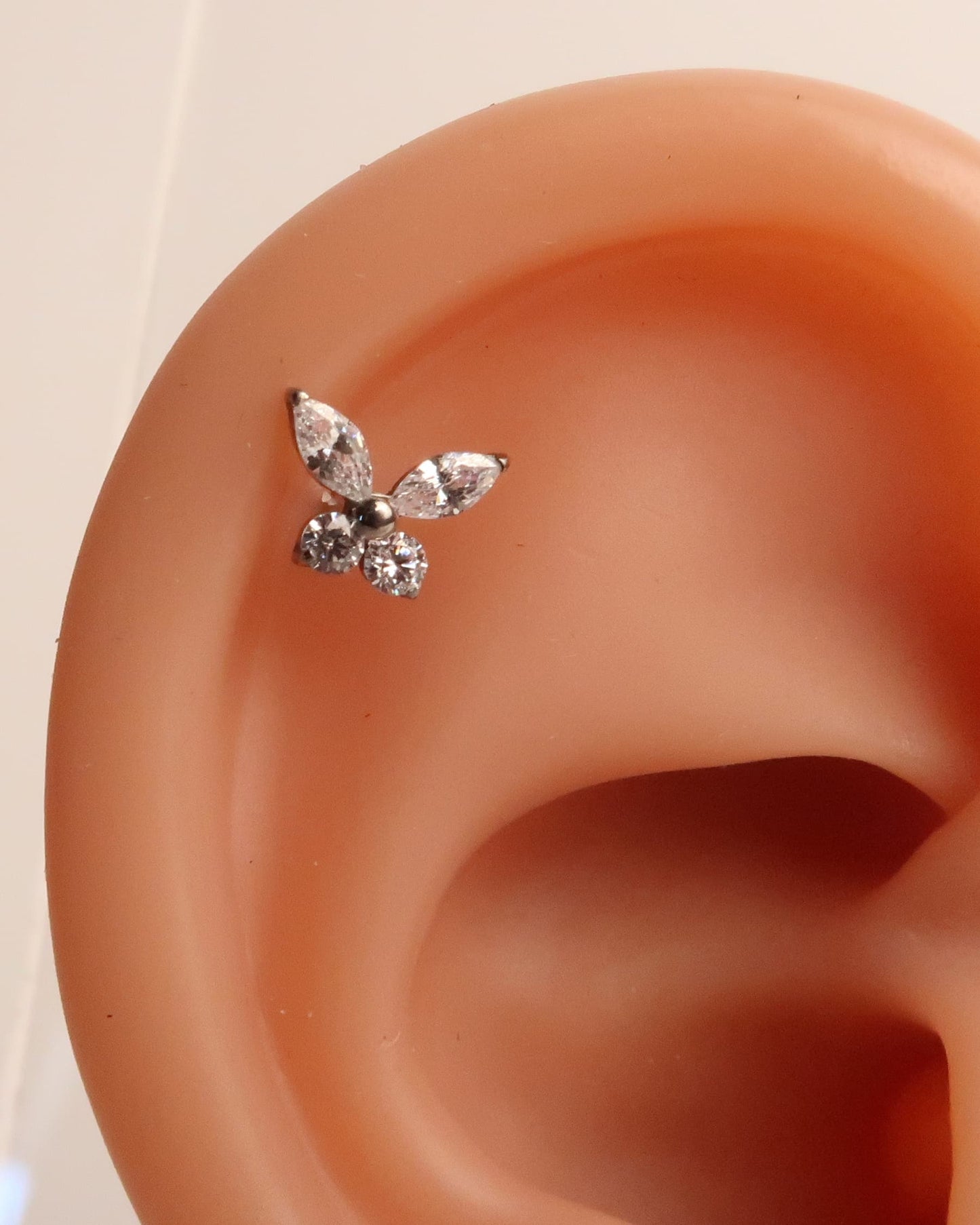 LOLA - Titan Helix Schmetterling Piercing
