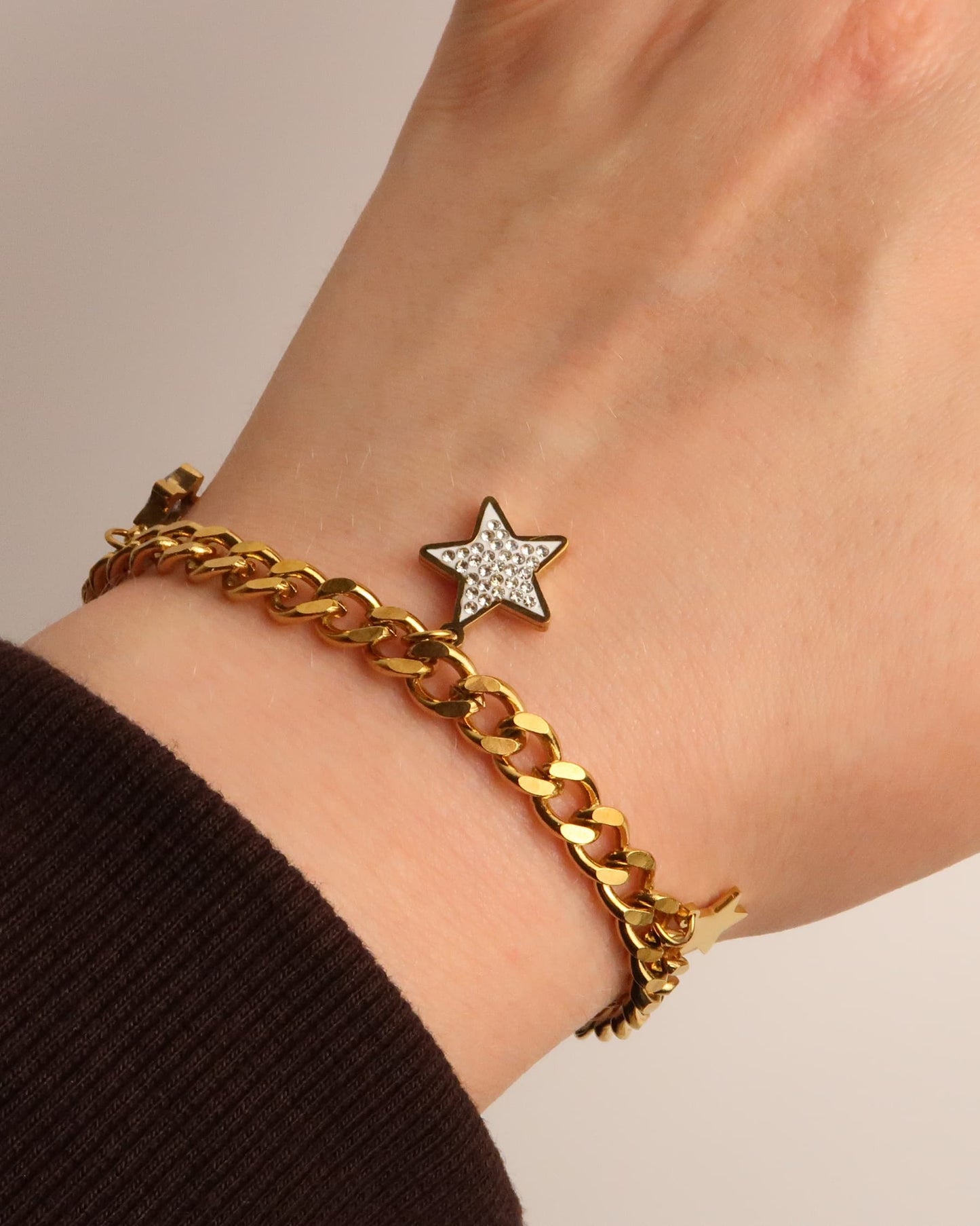 SAKI - Y2K Stern Charm Armband