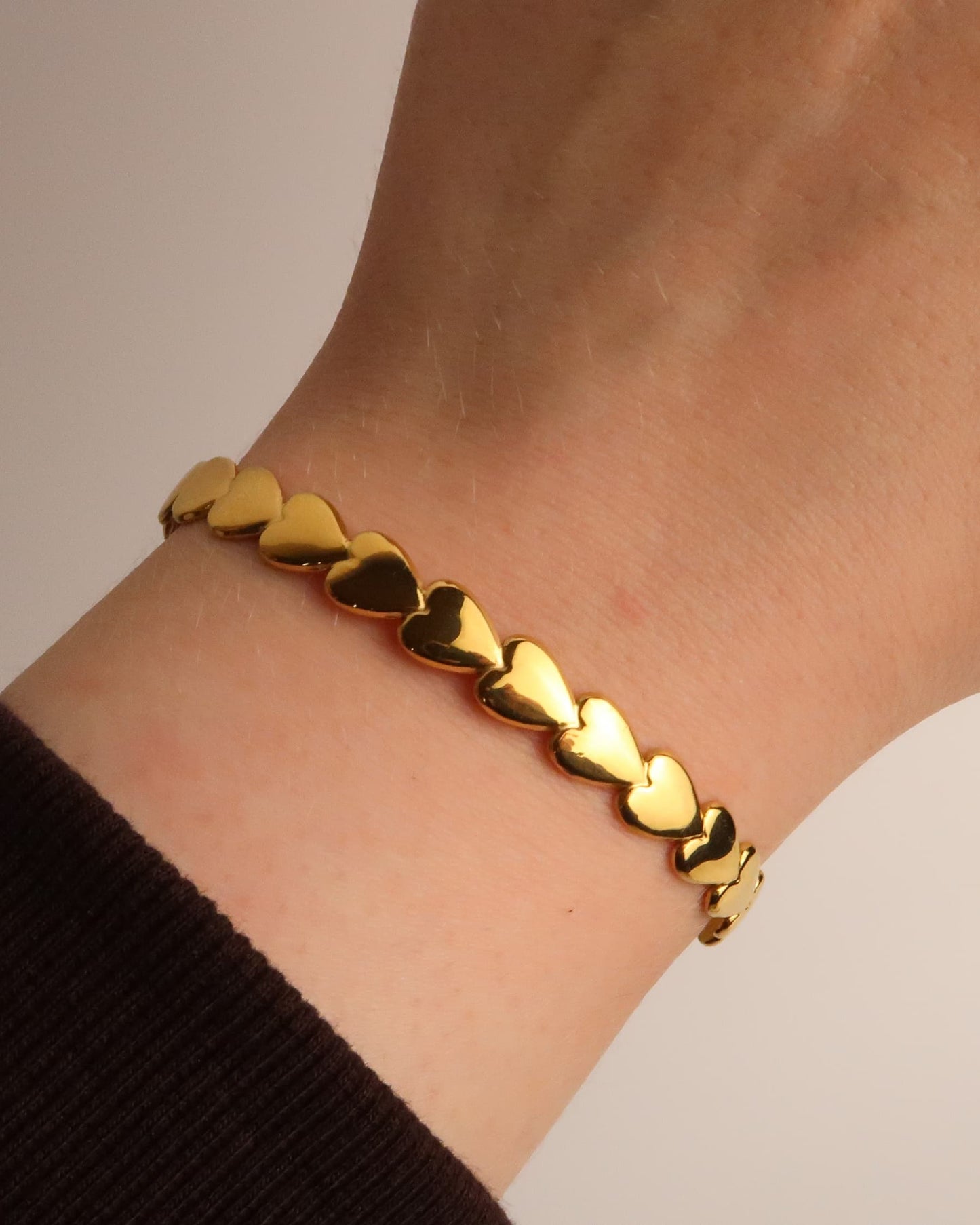 AMELIA - Goldener Edelstahl Herz Armreif
