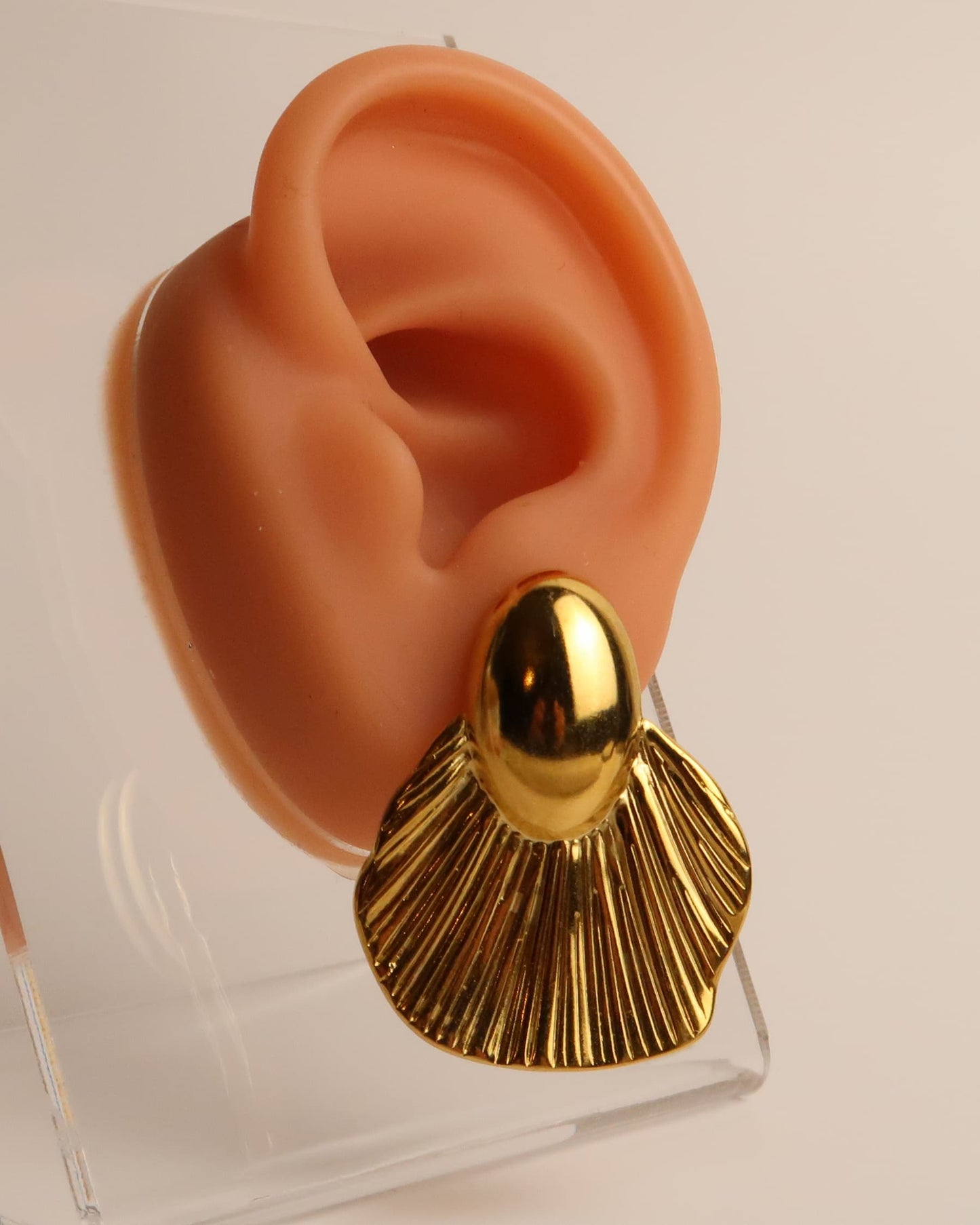 OANA - Goldene Statement Muschel Ohrringe