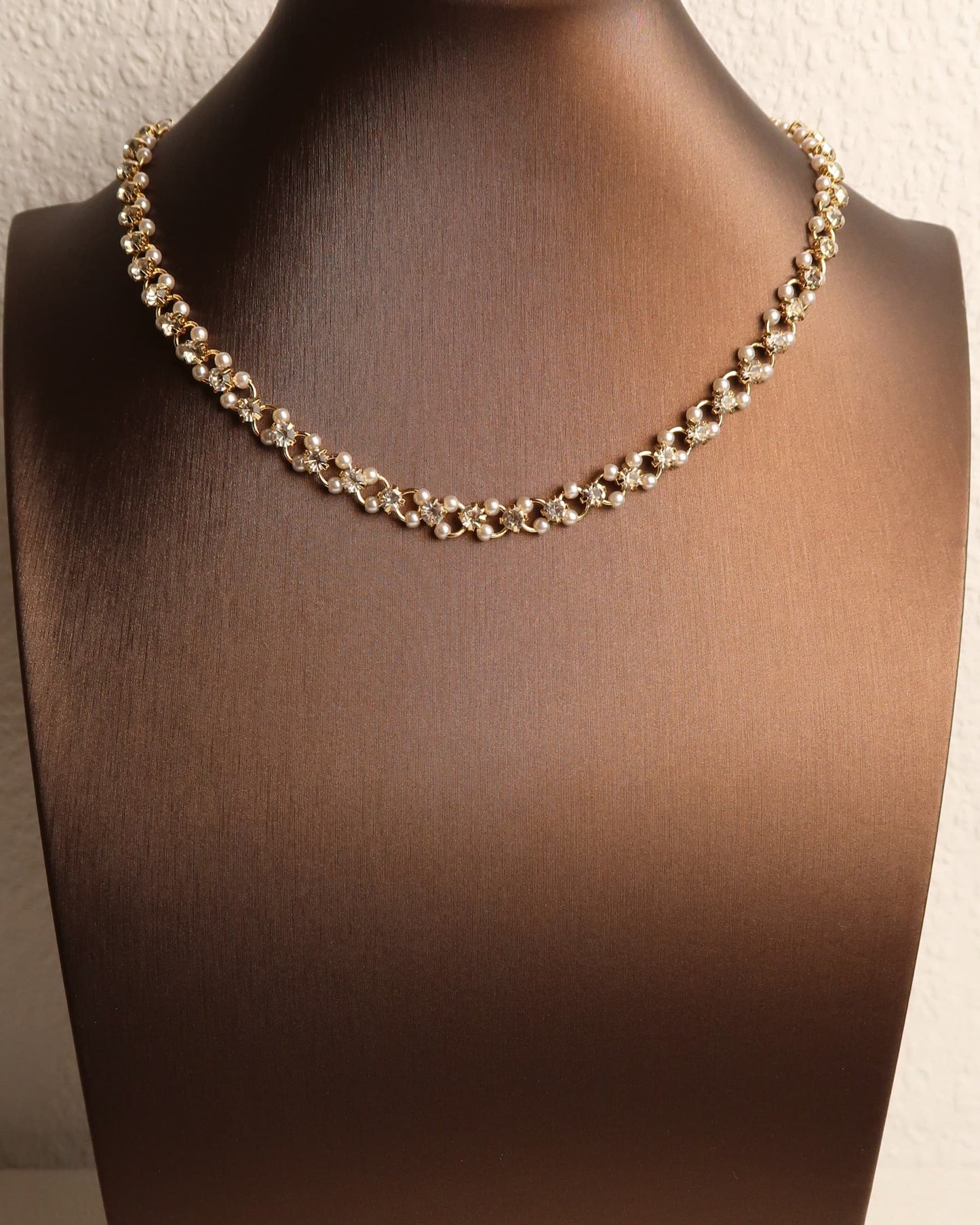 AZALEA - 18K vergoldeter Choker mit Zirkonen und Perlen
