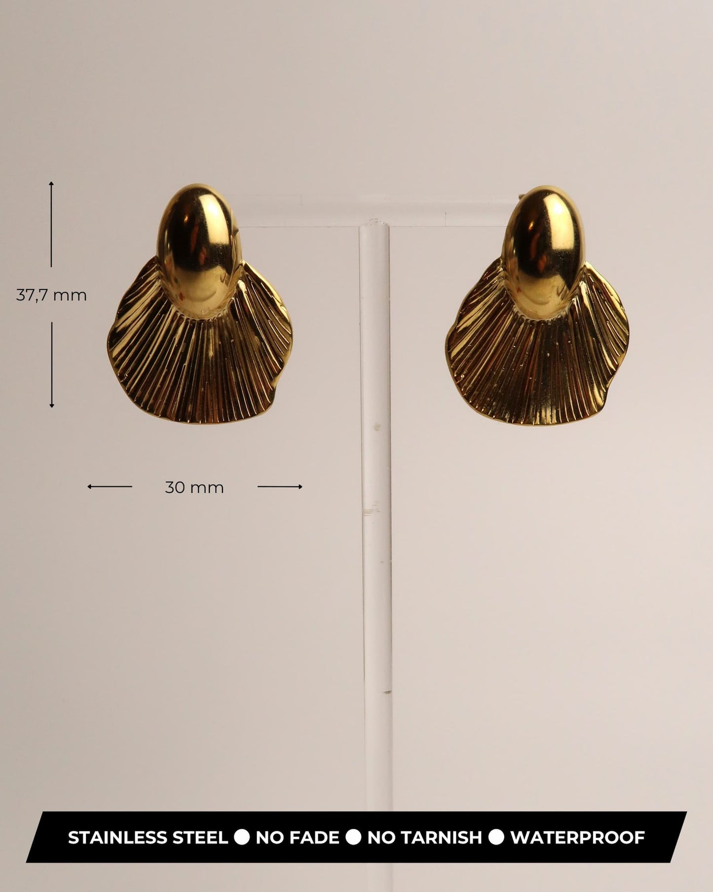 OANA - Goldene Statement Muschel Ohrringe