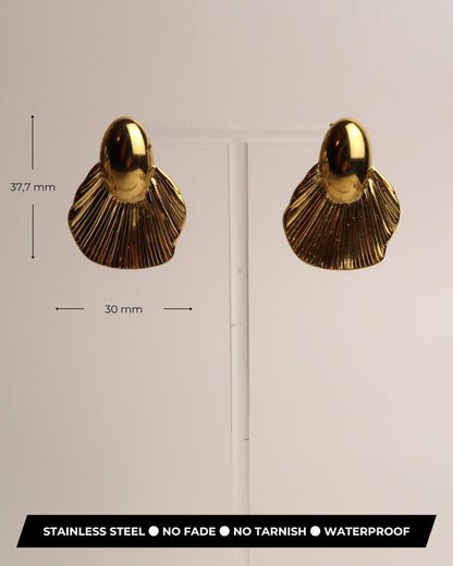 OANA - Goldene Statement Muschel Ohrringe