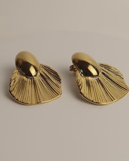 OANA - Goldene Statement Muschel Ohrringe